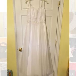 David’s Bridal White Tulle Wedding Dress Size 8